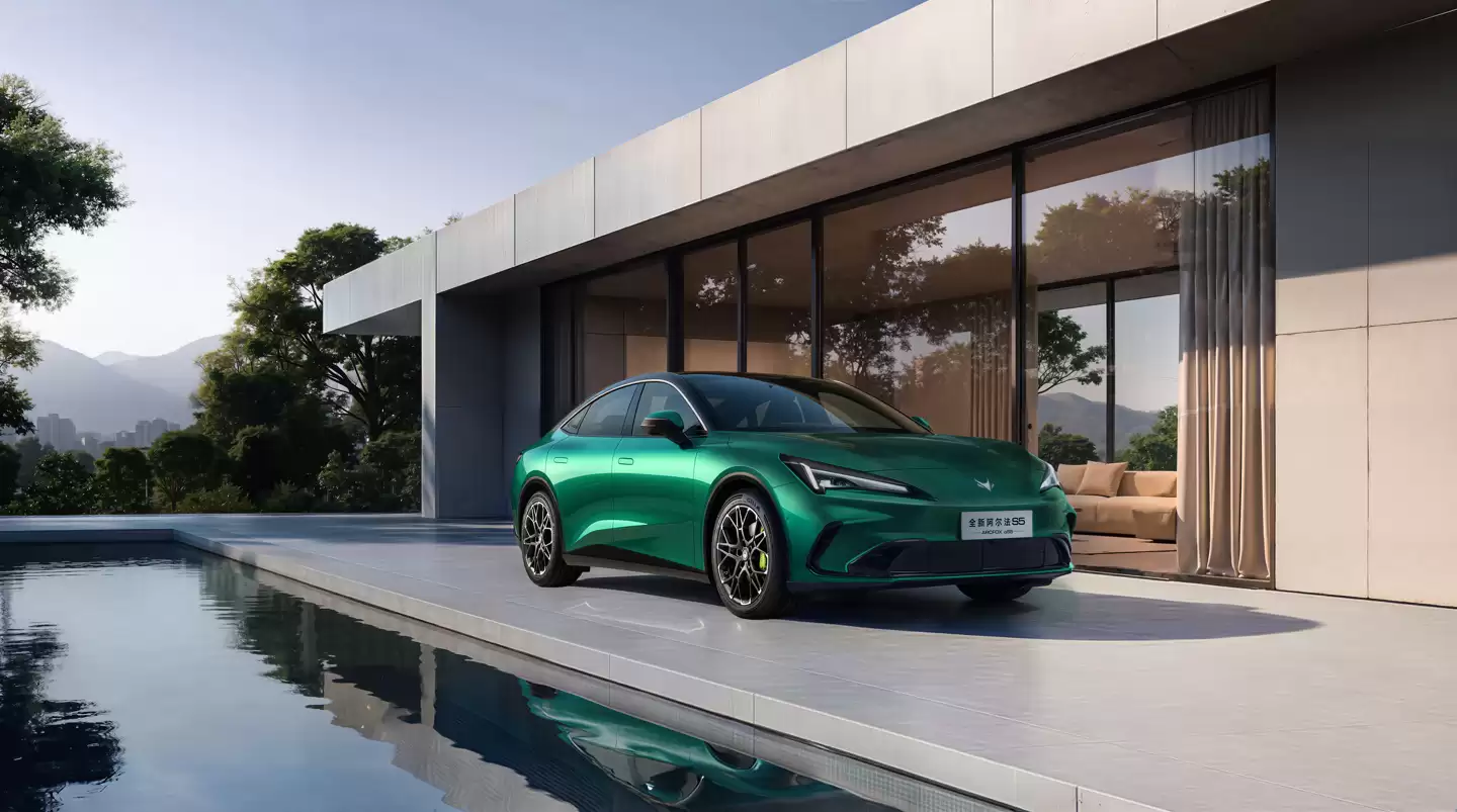 全新极狐阿尔法 S5 外观公布:新增绿色车漆,将提供增程车型