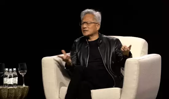 1个半月财富缩水30亿美元 黄仁勋跌出全球富豪榜前十!