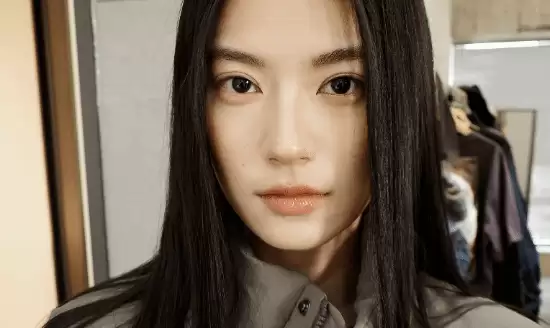 黑神话:钟颡首曝厨娘实机演示,脸模亮相与踩脚袜设计引热议