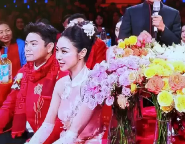 追觅全场景生态亮相春晚：CEO俞浩现身台下！一旁坐着薛凯琪