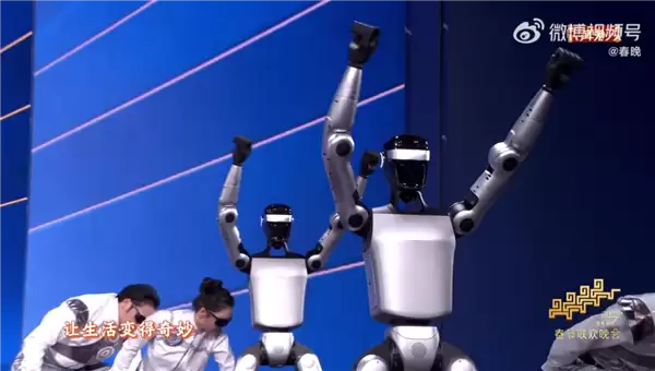 热搜榜一！机器人全面入侵春晚 网友：这才一年进步就这么大
