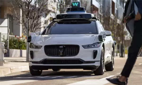 特斯拉奥斯汀Robotaxi运营严重滞后：可用率仅19%、事故率高达人类9倍