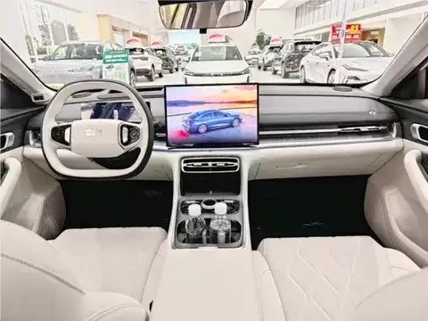 十万元预算优选：吉利银河A7插混中型轿车空间大、油耗低、配置高