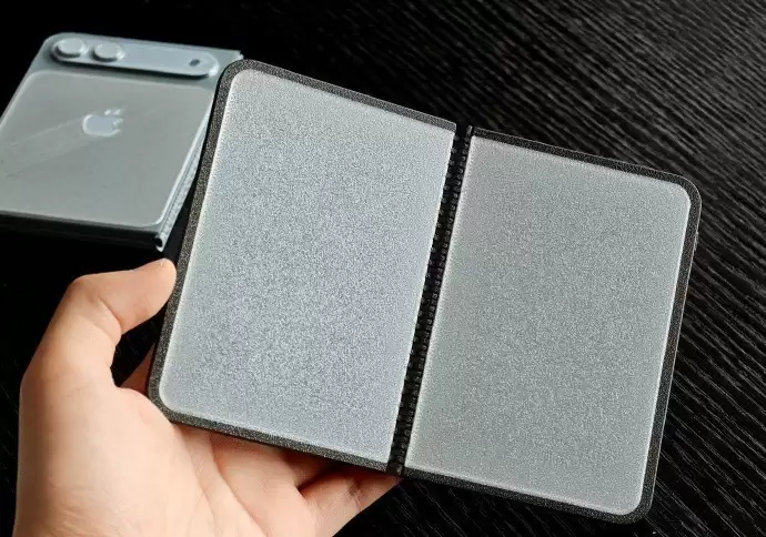 iPhone真的要出折叠屏了？