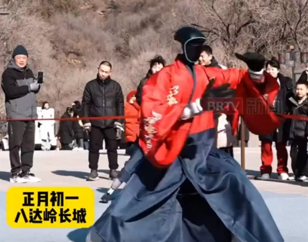 宇树机器人长城献艺太极舞,科技赋能非遗引爆消费热潮