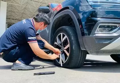 轮胎更换四大关键信号：磨损达限、超五年老化、外观损伤、行驶异常