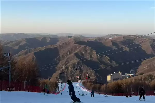 女子第一次滑雪摔成重伤:起诉雪场后获赔4750元