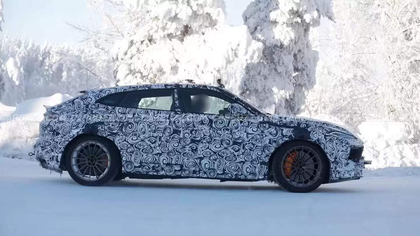Urus SE Performante路测图曝光:兰博基尼最强SUV