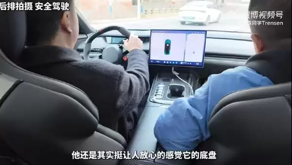 小米汽车过年开回老家 长辈纷纷圈粉 雷军发文致谢