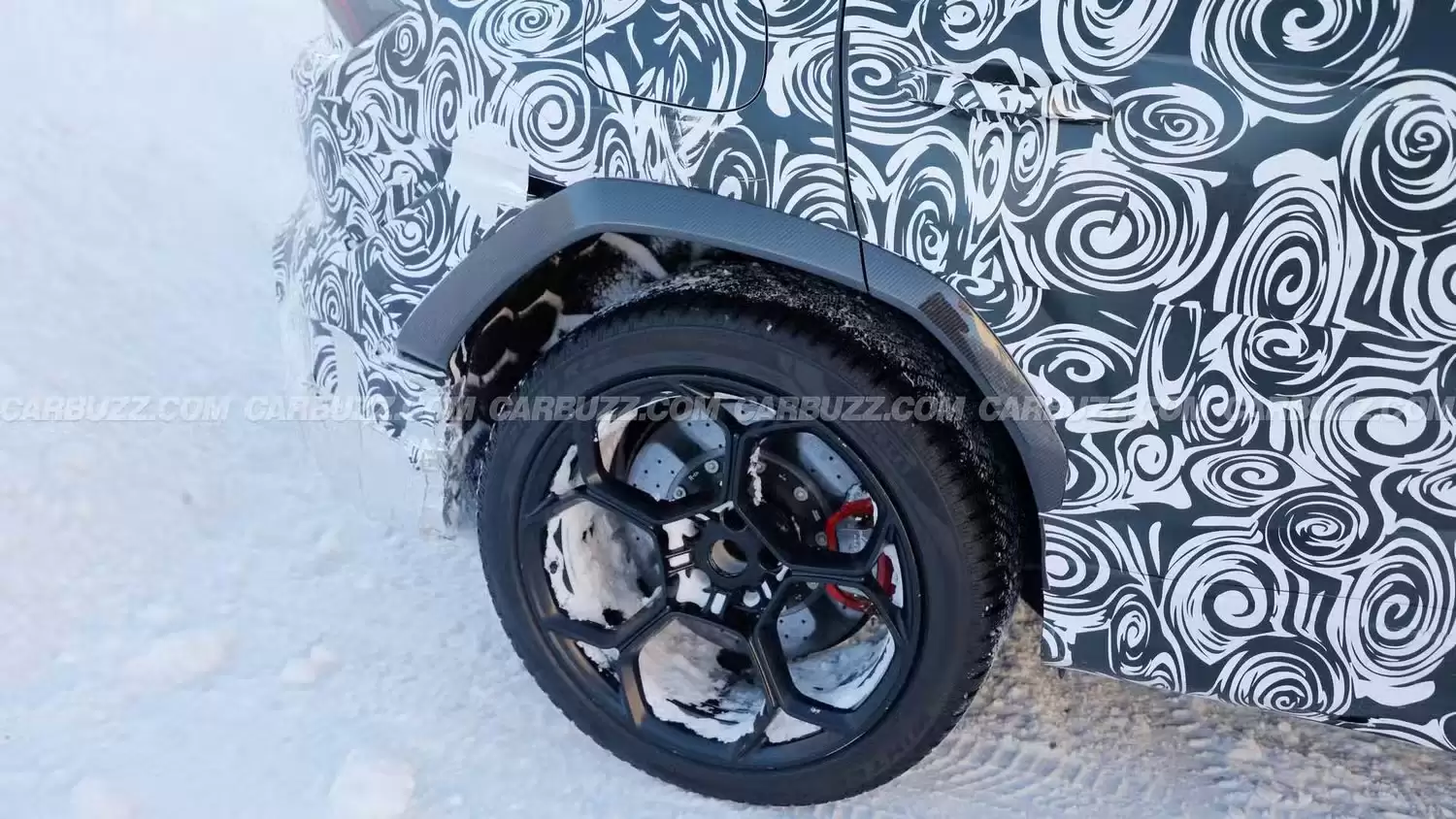 Urus SE Performante路测图曝光:兰博基尼最强SUV