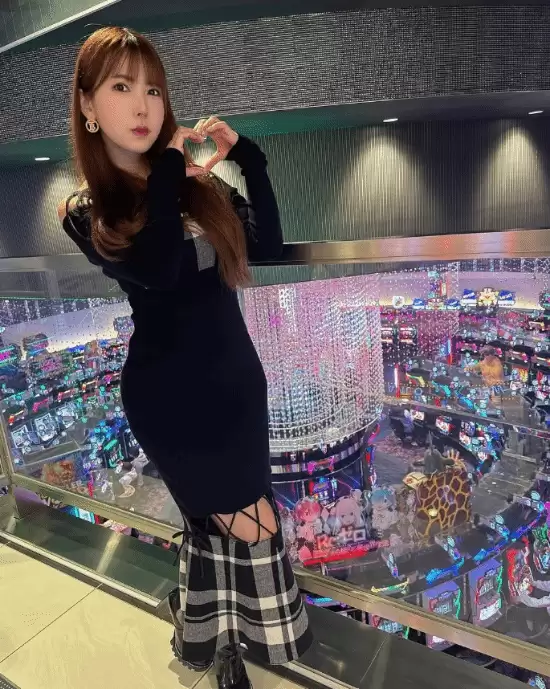 祝大家新年快乐:波多野结衣晒新图美爆了 你感受到祝福没