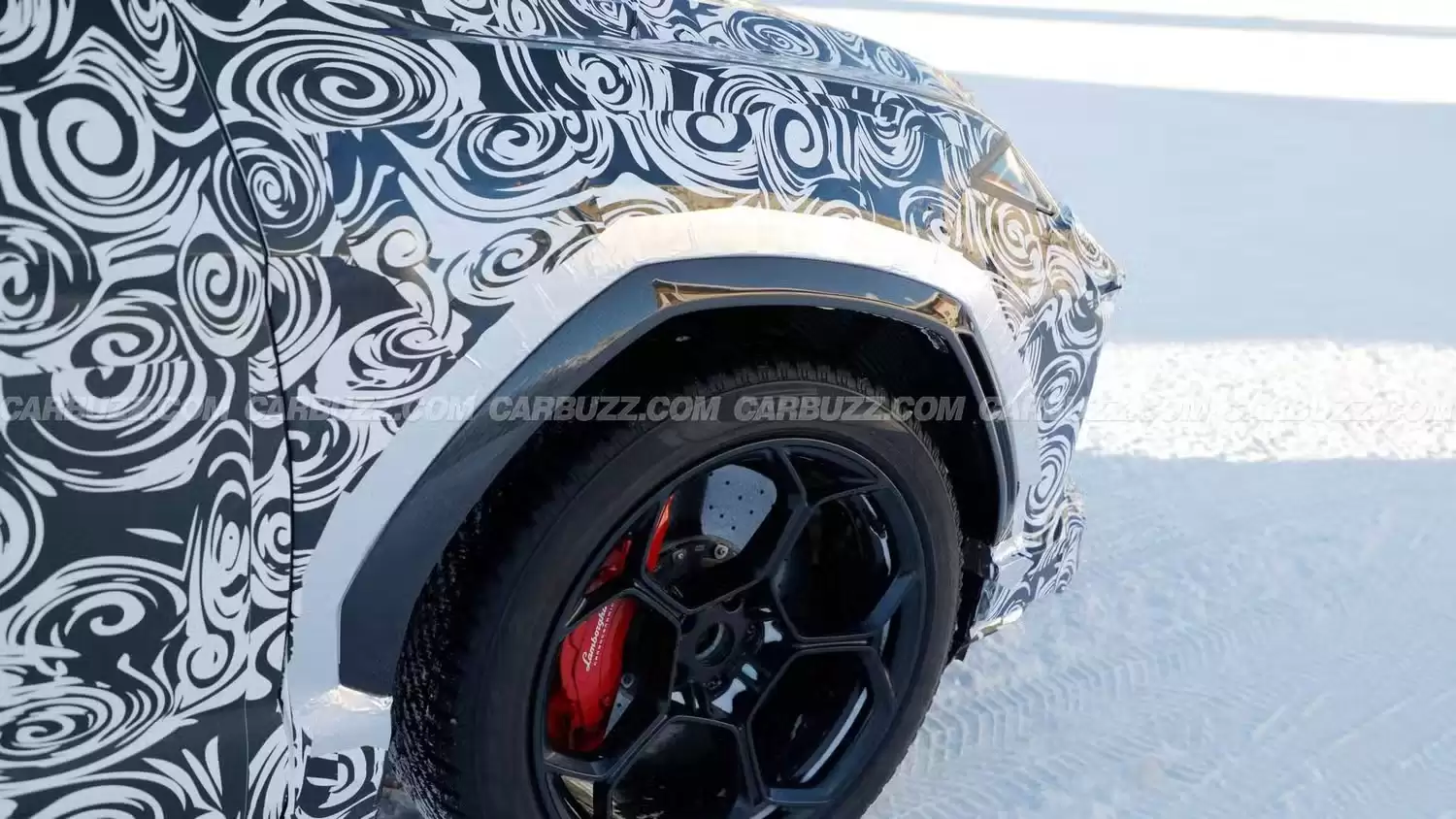 Urus SE Performante路测图曝光:兰博基尼最强SUV