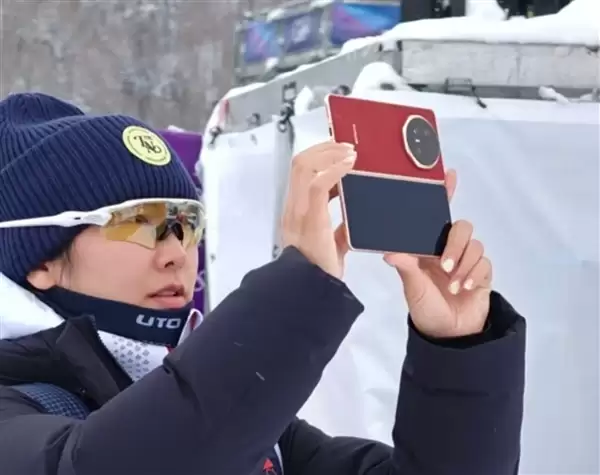 荣耀Magic V6配置确认：骁龙8E5+7150mAh折叠屏最大电池