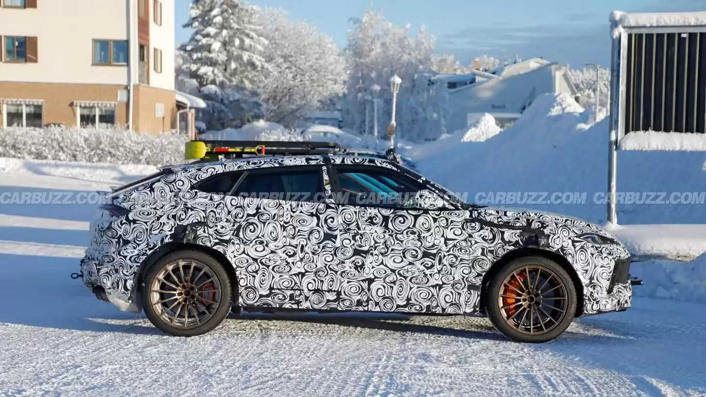 Urus SE Performante路测图曝光:兰博基尼最强SUV