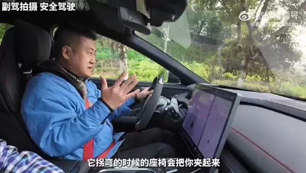 小米汽车过年开回老家 长辈纷纷圈粉 雷军发文致谢