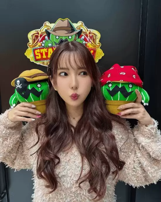 祝大家新年快乐:波多野结衣晒新图美爆了 你感受到祝福没