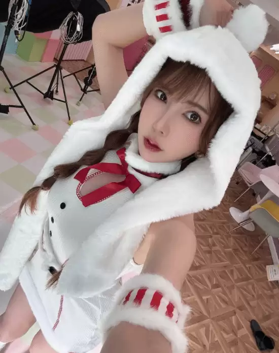 祝大家新年快乐:波多野结衣晒新图美爆了 你感受到祝福没