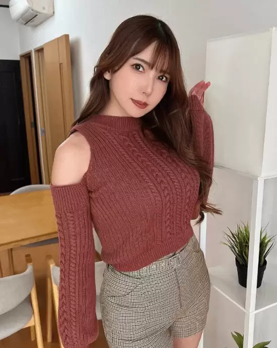 祝大家新年快乐:波多野结衣晒新图美爆了 你感受到祝福没