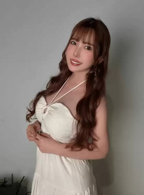 祝大家新年快乐:波多野结衣晒新图美爆了 你感受到祝福没