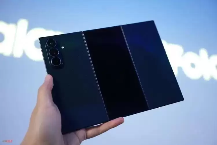 直板旗舰和折叠屏手机，2026 年的实用性和性价比该如何权衡？