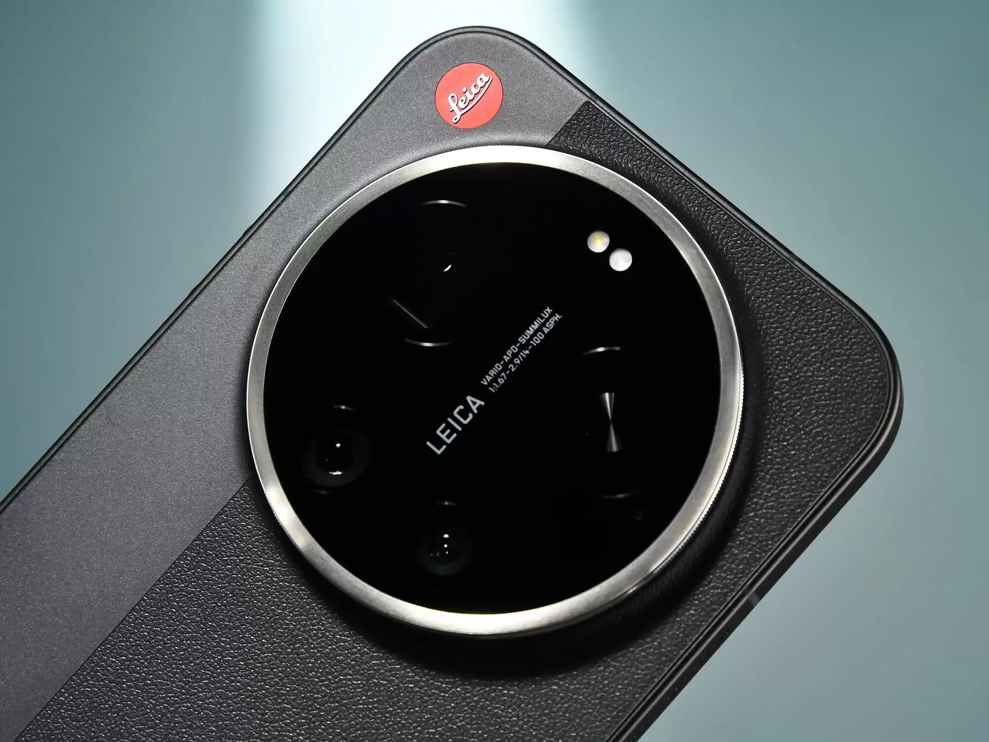 在手机拍照中，潜望式长焦和大底主摄，哪一个更能提升日常拍摄效果？