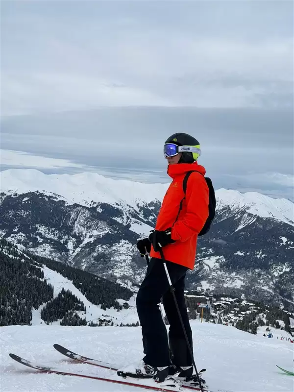 雷军晒春节滑雪照引热议！网友：摄影师是高手中的高手