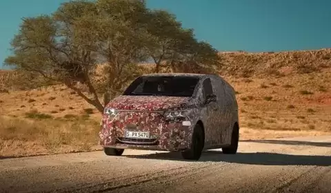 奔驰全新电动豪华MPV将于2026年3月首发，搭载800V平台与后轮转向技术