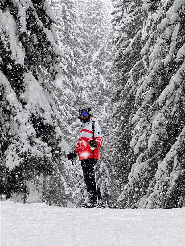 雷军晒春节滑雪照引热议！网友：摄影师是高手中的高手