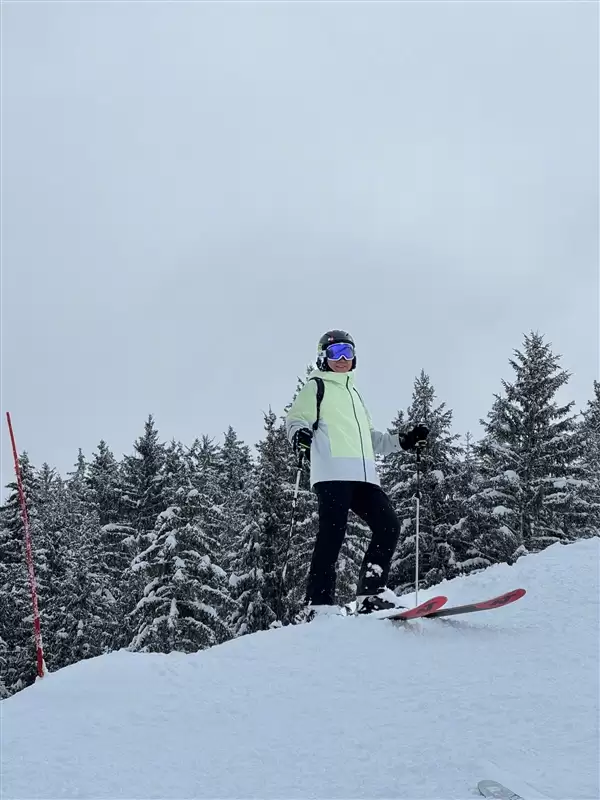 雷军晒春节滑雪照引热议！网友：摄影师是高手中的高手