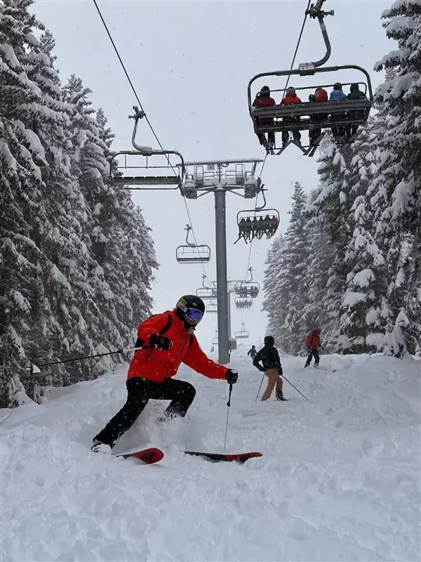 雷军晒春节滑雪照引热议！网友：摄影师是高手中的高手