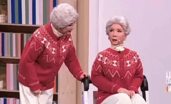 春晚机器人火爆出圈：仿生蔡明赠予本尊，熊猫机器人溢价拍卖