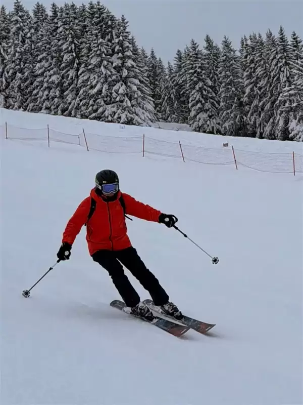 雷军首次公开喜欢滑雪的3个原因:极难获得的刺激 任何室内运动都无法比拟