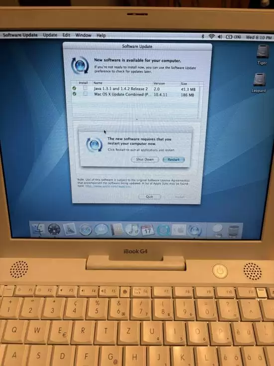 iBook G4问世21年仍联网下载旧版补丁，见证苹果软硬件长周期兼容奇迹