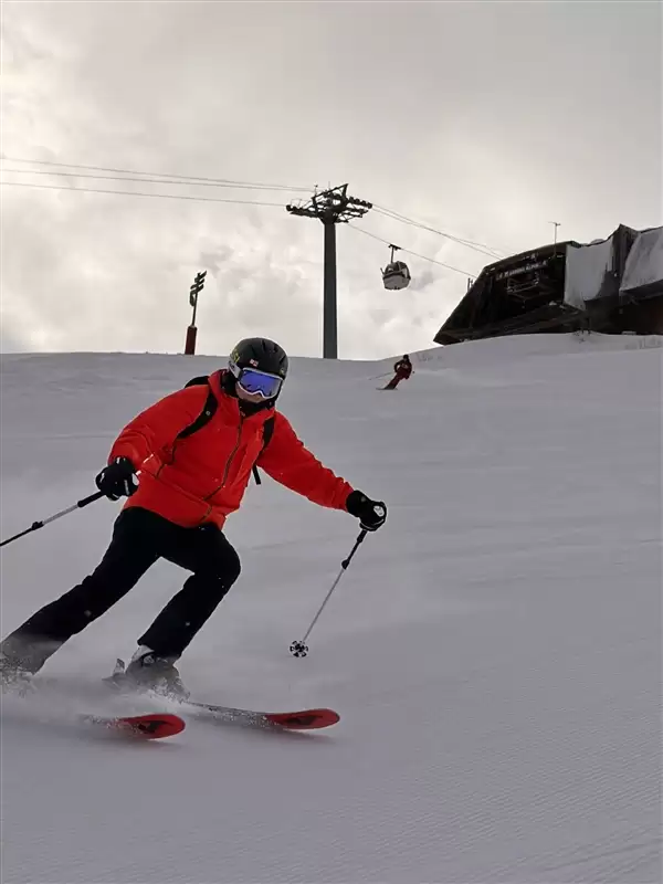 雷军首次公开喜欢滑雪的3个原因:极难获得的刺激 任何室内运动都无法比拟