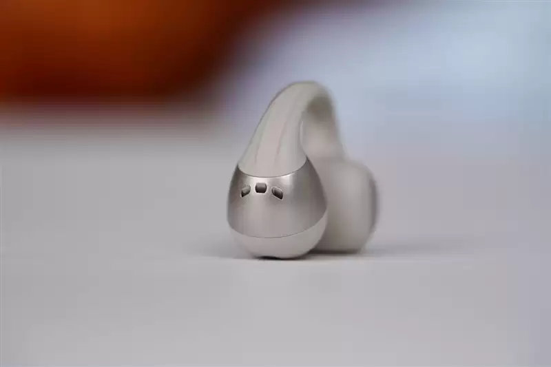 299 元卷出天际!哈趣 Ace1 耳机评测:自带 AI 翻译与会议纪要 它真能平替千元旗舰