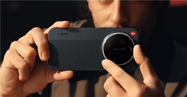 小米17 Ultra徕卡版海外真机亮相：LEITZPHONE相机水印 Logo全变了