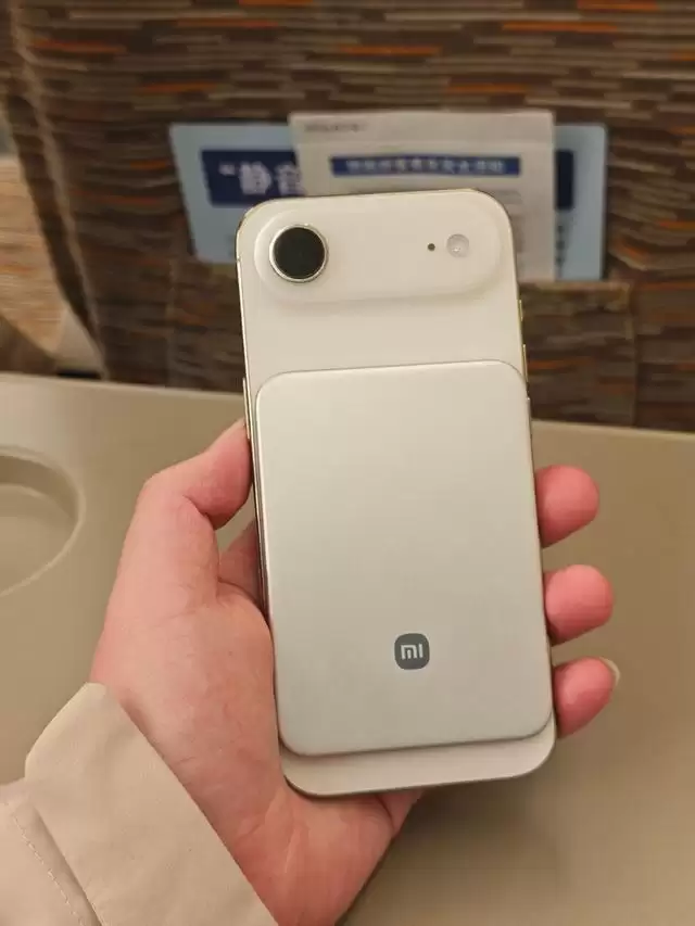 橙色版小米5000mAh金沙江磁吸充电宝曝光：6mm超薄身材