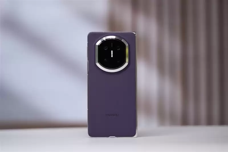 左手 AI右手大屏!华为Mate X7典藏版体验评测:鸿蒙OS 6.0加持 不仅是折叠更是掌上工作站