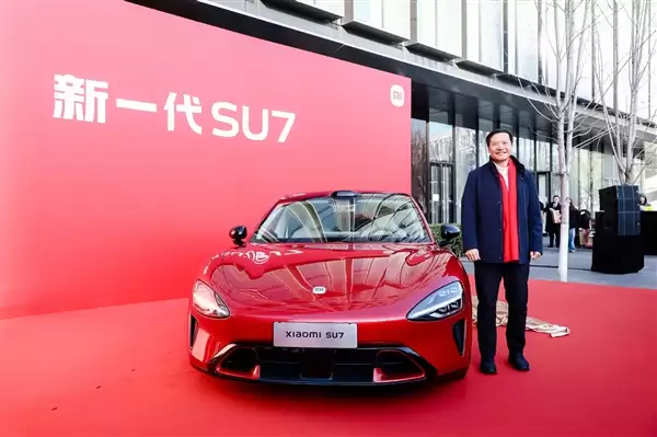 雷军开工第一天办了两件大事!发开工红包、公布新一代SU7全新颜色