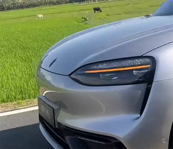 全新问界M6银色版实车曝光 鸿蒙智行开年爆款来了