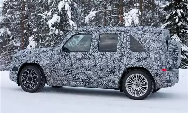 平民版大G要来了！奔驰小G谍照曝光：提供混动/纯电双动力