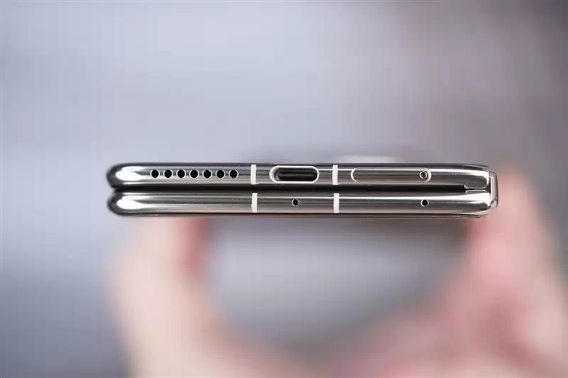 左手 AI右手大屏!华为Mate X7典藏版体验评测:鸿蒙OS 6.0加持 不仅是折叠更是掌上工作站