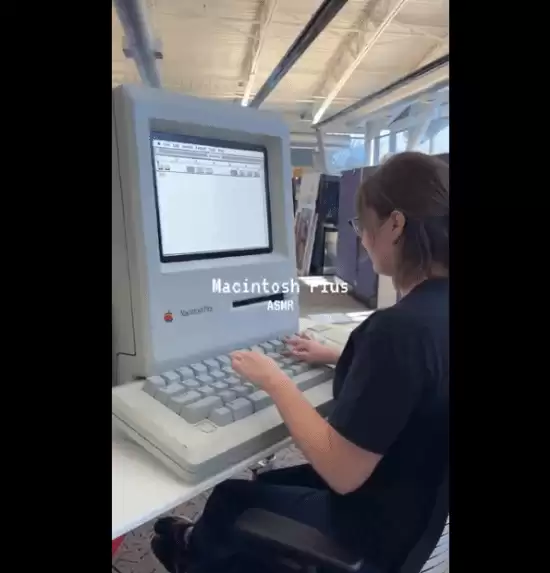 加州计算机博物馆展出放大版Macintosh Plus巨无霸,致敬苹果五十周年