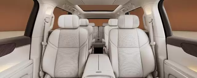 零跑首款MPV车型D99内饰谍照曝光，延续D19设计风格