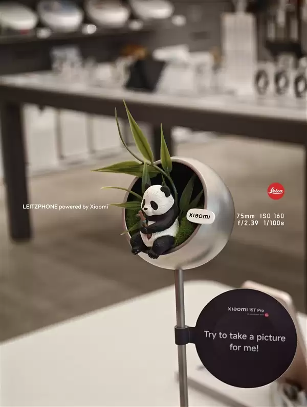 小米17 Ultra徕卡版海外真机亮相：LEITZPHONE相机水印 Logo全变了