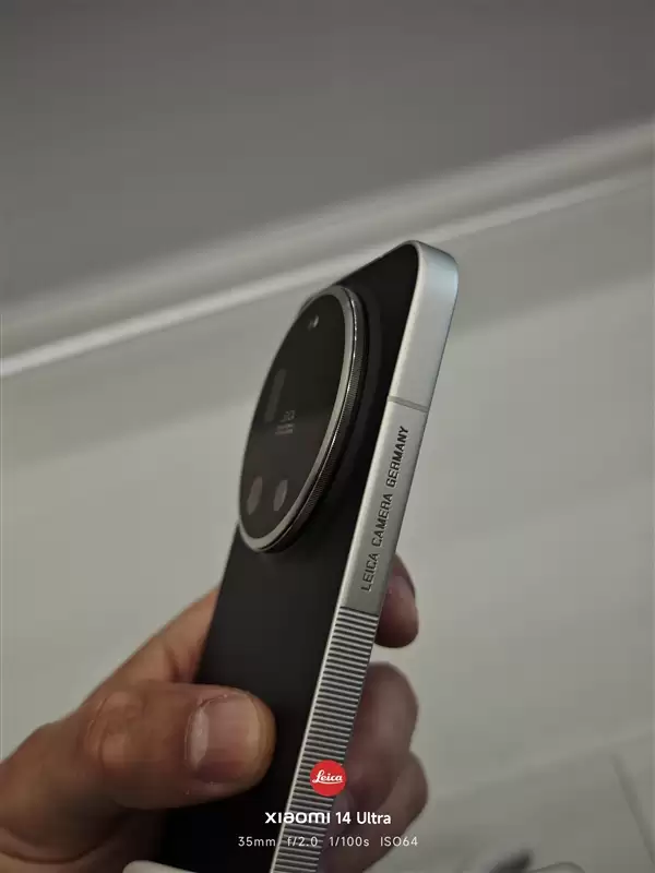 小米17 Ultra徕卡版海外真机亮相：LEITZPHONE相机水印 Logo全变了