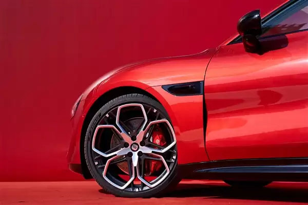 新一代小米SU7全新配色赤霞红首次揭幕 网友：跑婚车绝配