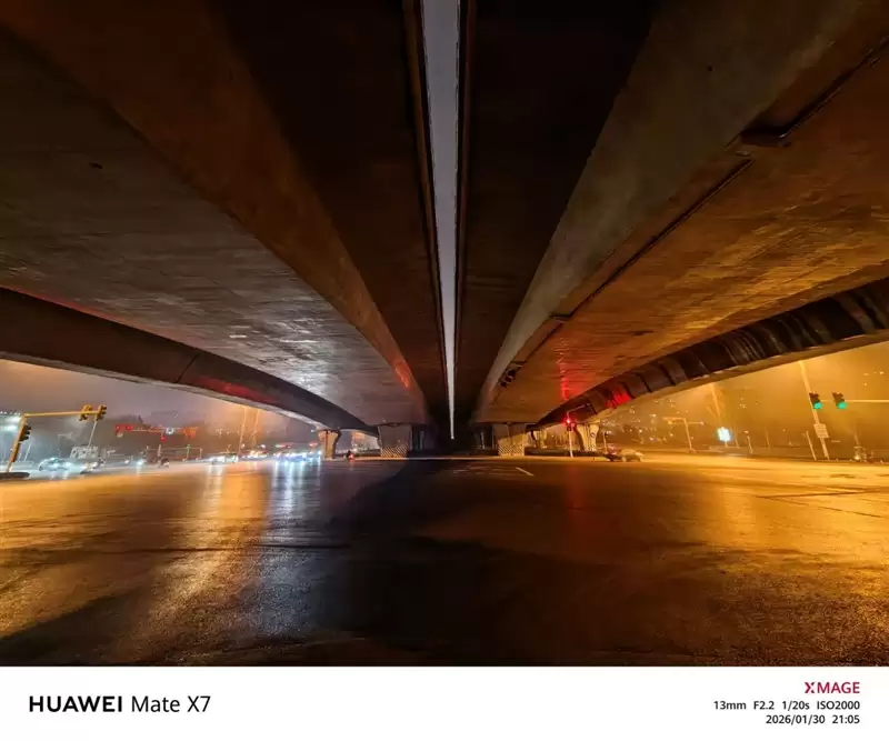 左手 AI右手大屏!华为Mate X7典藏版体验评测:鸿蒙OS 6.0加持 不仅是折叠更是掌上工作站