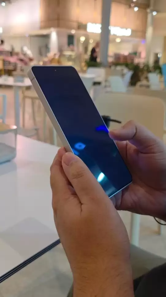 不怕隐私泄露！三星Galaxy S26 Ultra全球首发防窥屏：硬件级防窥 支持一键开关