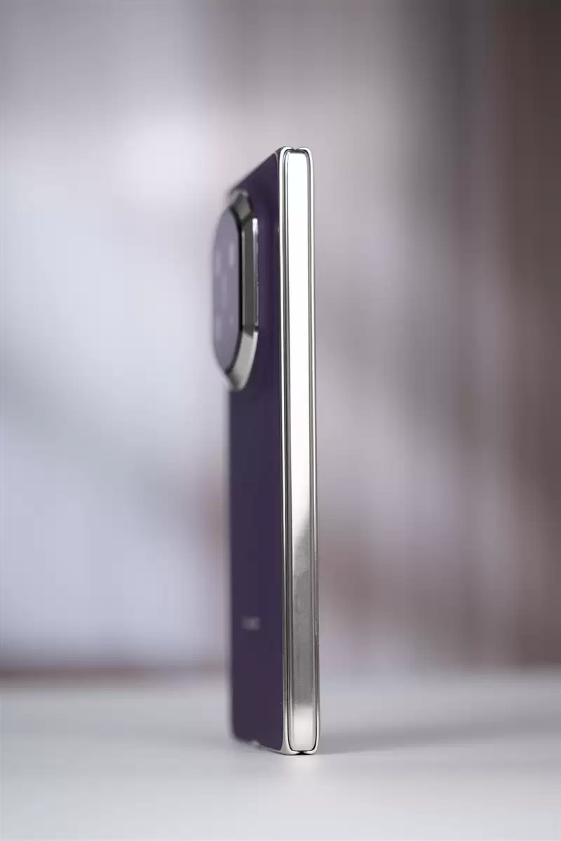 左手 AI右手大屏!华为Mate X7典藏版体验评测:鸿蒙OS 6.0加持 不仅是折叠更是掌上工作站